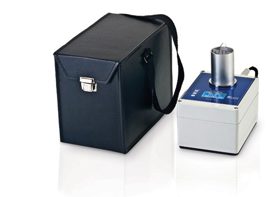 WP-100 Bull Semen Thawer and it's suitcase